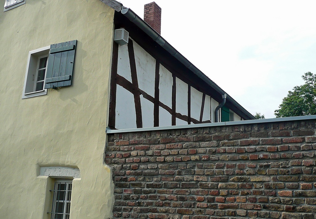 Die Rückseite des Bürgermeister-Stroof-Hauses mit der alten Fachwerkverkleidung (2014)