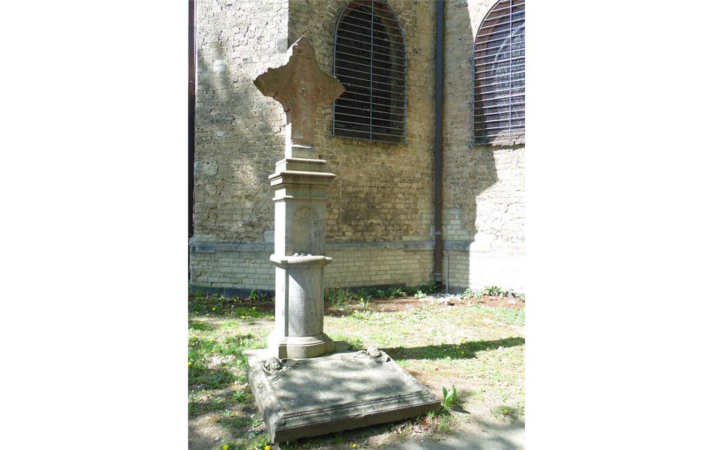 Denkmal für die mehr als 100 Toten einer Kölner Hochzeitsgesellschaft auf dem Friedhof Melaten (2020).