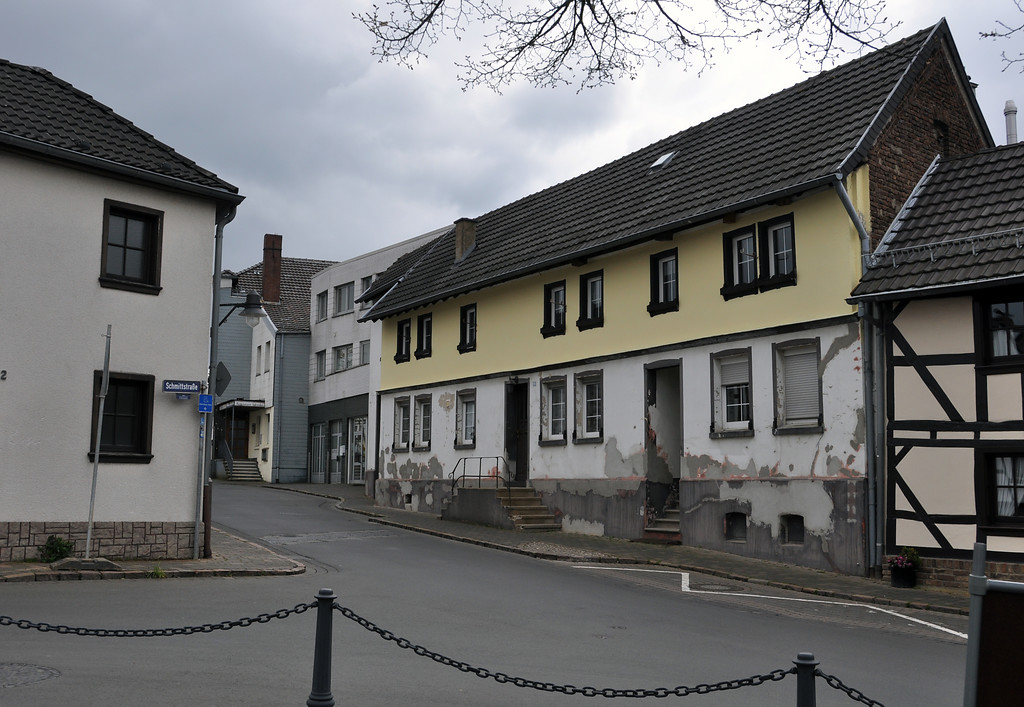 Historische Ortsmitte Buschhovens mit Blick auf die Poststraße Ecke Schmittstraße (2016)