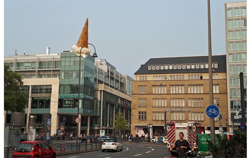 Blick am Neumarkt vorbei in Richtung Zeppelinstraße und Schildergasse in der Kölner Altstadt (2017)