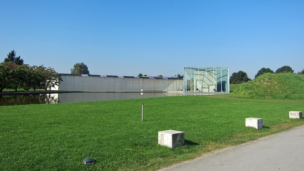 Das Kunst- und Austellungshaus der Langen Foundation auf dem Gelände der Raketenstation Hombroich in Neuss-Hombroich (2014)