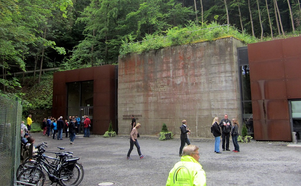 Eingangsbereich zu der Dokumentationsstätte Regierungsbunker, dem ehemaligen "Ausweichsitz der Verfassungsorgane des Bundes" bei Ahrweiler (2015).