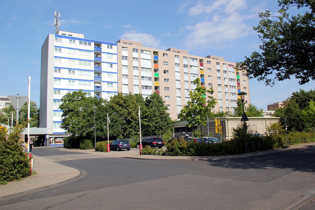 Mehrfamilienhochhaus am Südrand von Köln-Neubrück (2015)
