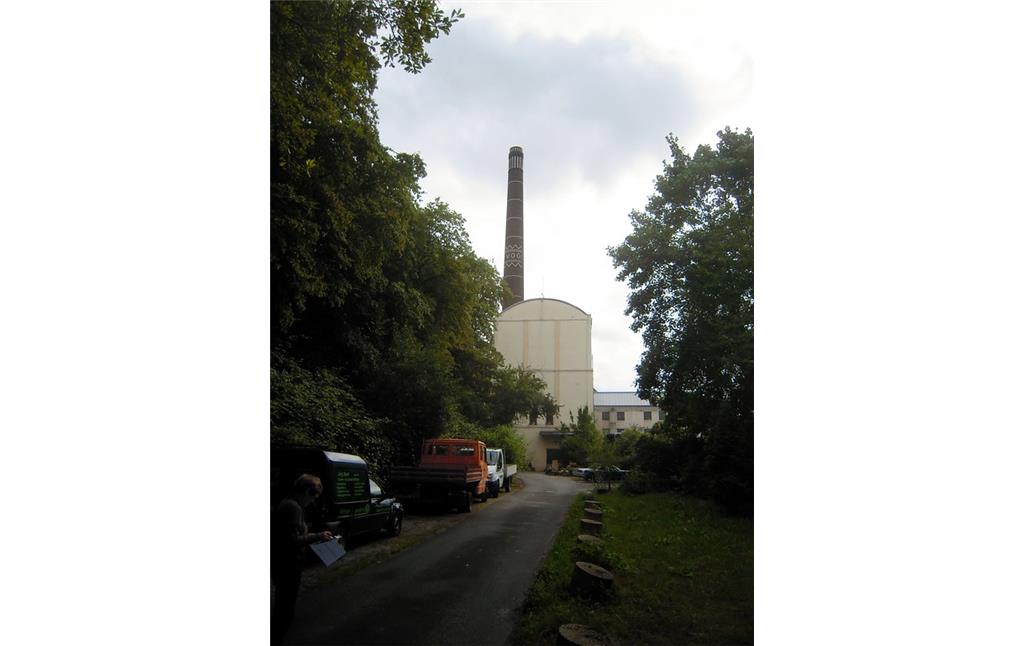 Zufahrt zur Hoster Mühle in Essen und Blick auf das heutige Kraftwerksgebäude (2016)
