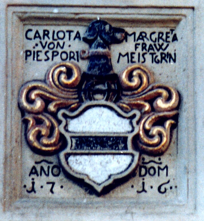 Das Wappen der Carlota Margareta [Fraw und Meisterin] von Piesport auf dem Gelände des Klosters Maria Engelport bei Treis-Karden (1998)