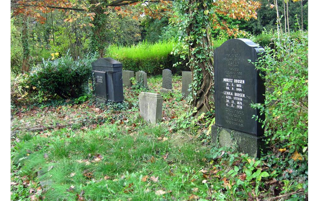 Gräber und Grabmale auf dem neuen jüdischen Friedhof (Alte Gladbacher Straße) in Krefeld (2014).