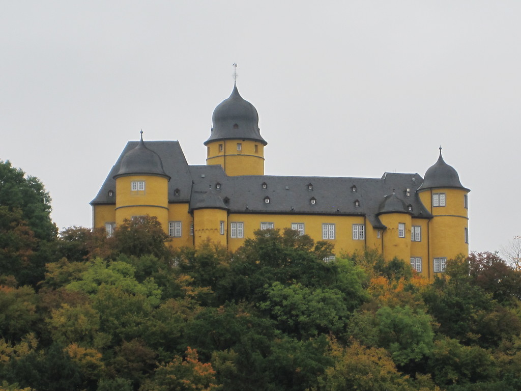 Schloss Montabaur vom Fürstenweg aus gesehen (2013)