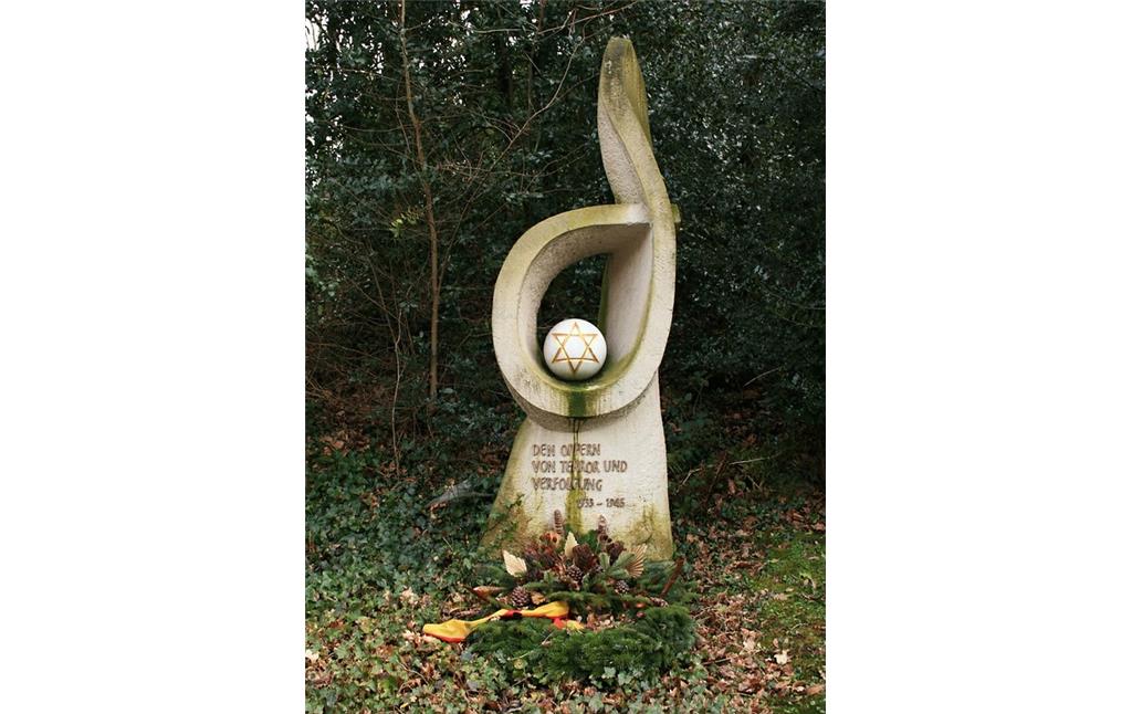 "Den Opfern von Terror und Verfolgung 1933-1945" gewidmeter Gedenkstein im Eingangsbereich zum Odenkirchener jüdischen Friedhof in der Kamphausener Straße (2015).