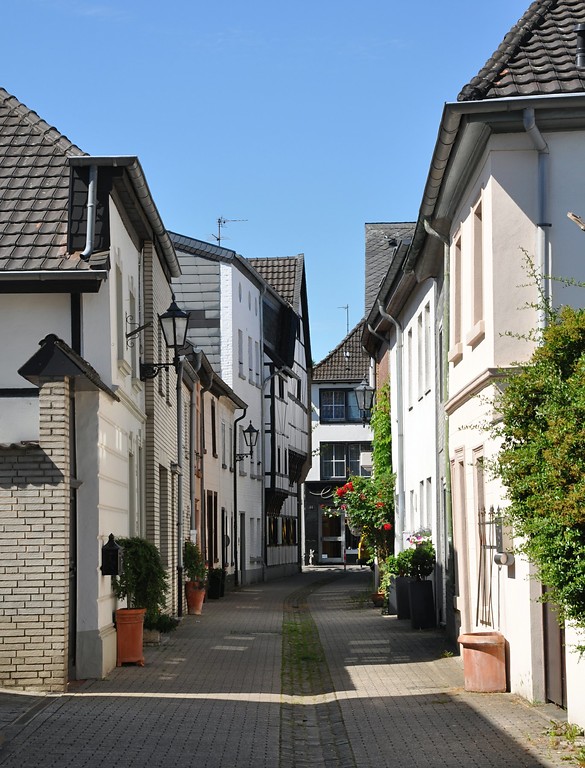 Ältere, zum Teil in Fachwerk ausgeführte Wohnbebauung im Denkmalbereich "Viersen - Süchteln" (2017).
