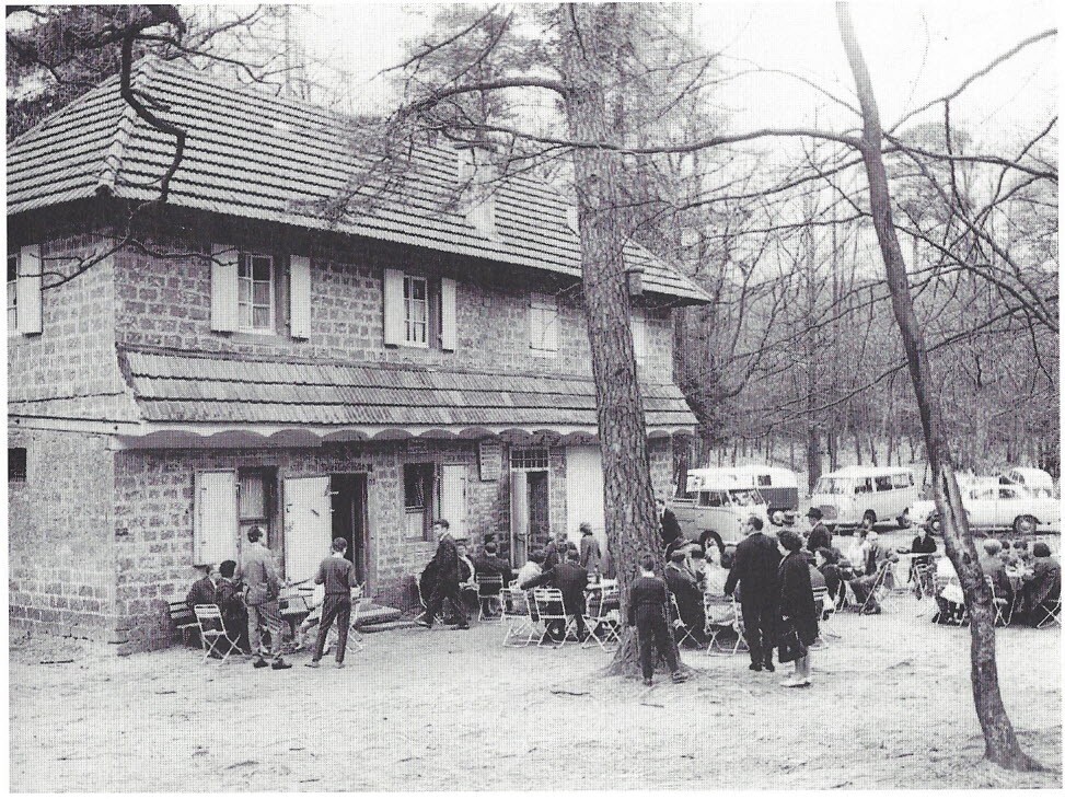 Totenkopfhütte im Pfälzerwald bei Maikammer (1953)