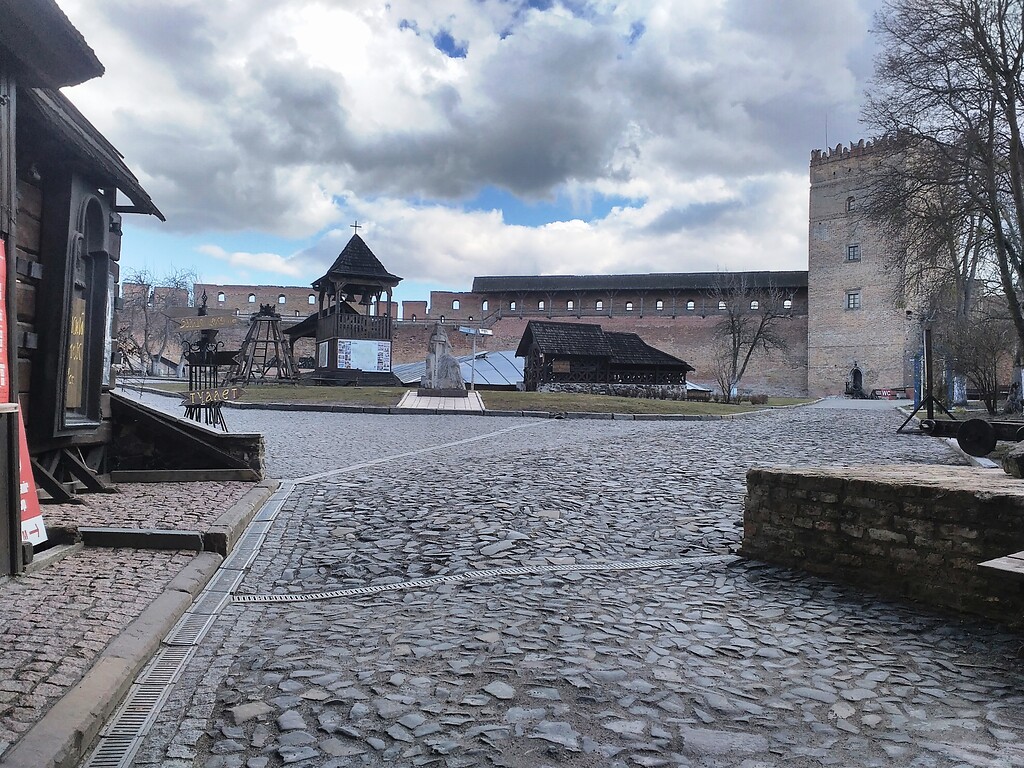 Castle courtyard: Church of St. Ivan Bogoslov (foundations), castle walls and Styrova (Svydrygailo's) Tower (2017)