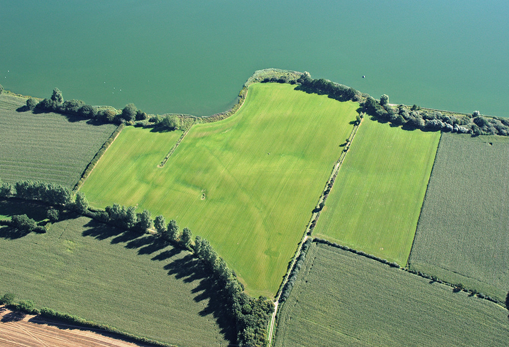 Luftbildaufnahme vom Osterwall am Windebyer Noor (2005)