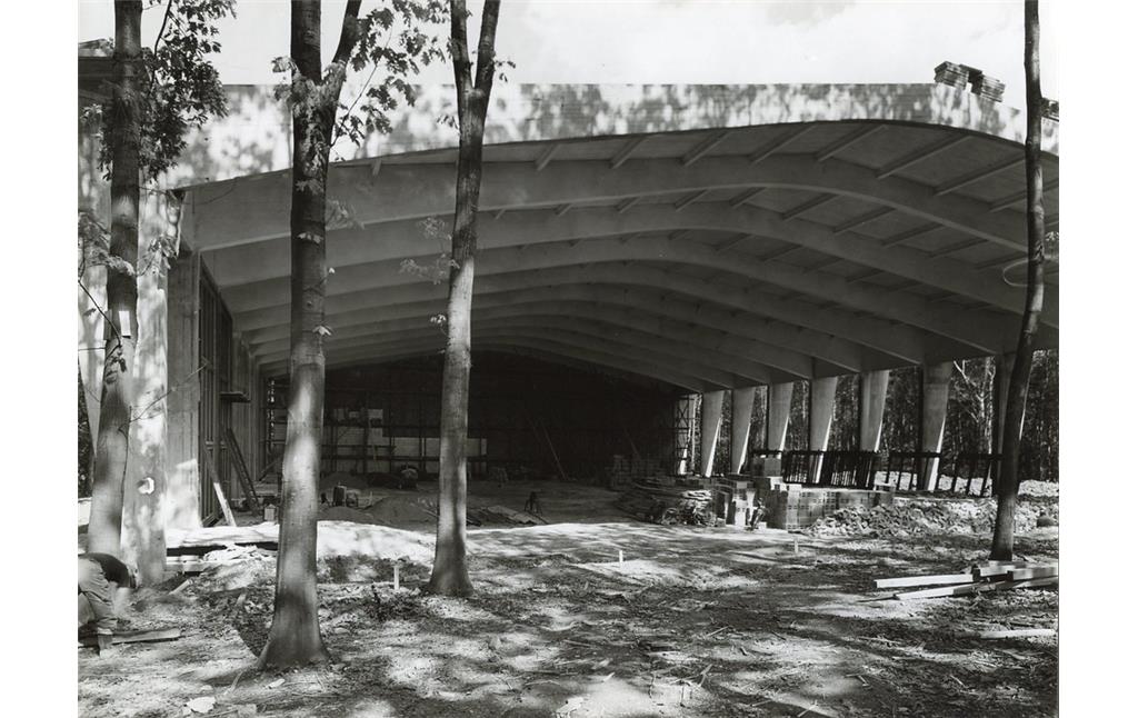 Die Aufnahme von um 1957 zeigt die Bauarbeiten an der Mehrzweckhalle auf dem Weingartsberg.