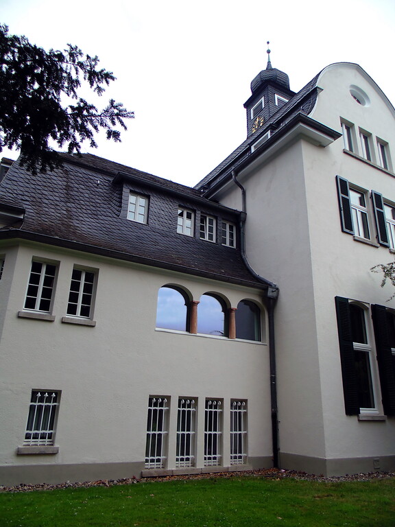 Blick auf das Schloss Deichmannsaue in Bonn-Rüngsdorf (2020)