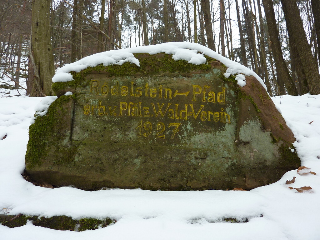 Ritterstein Nr. 299 Rödelstein-Pfad erb.v.Pfälz. Wald=Verein 1927 nördlich von Vorderweidenthal (2013)