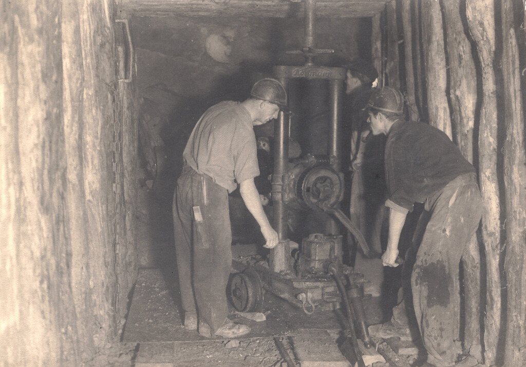 Schrämmmaschine in der Grube Riegelstein bei Eisenberg (1950er Jahre).