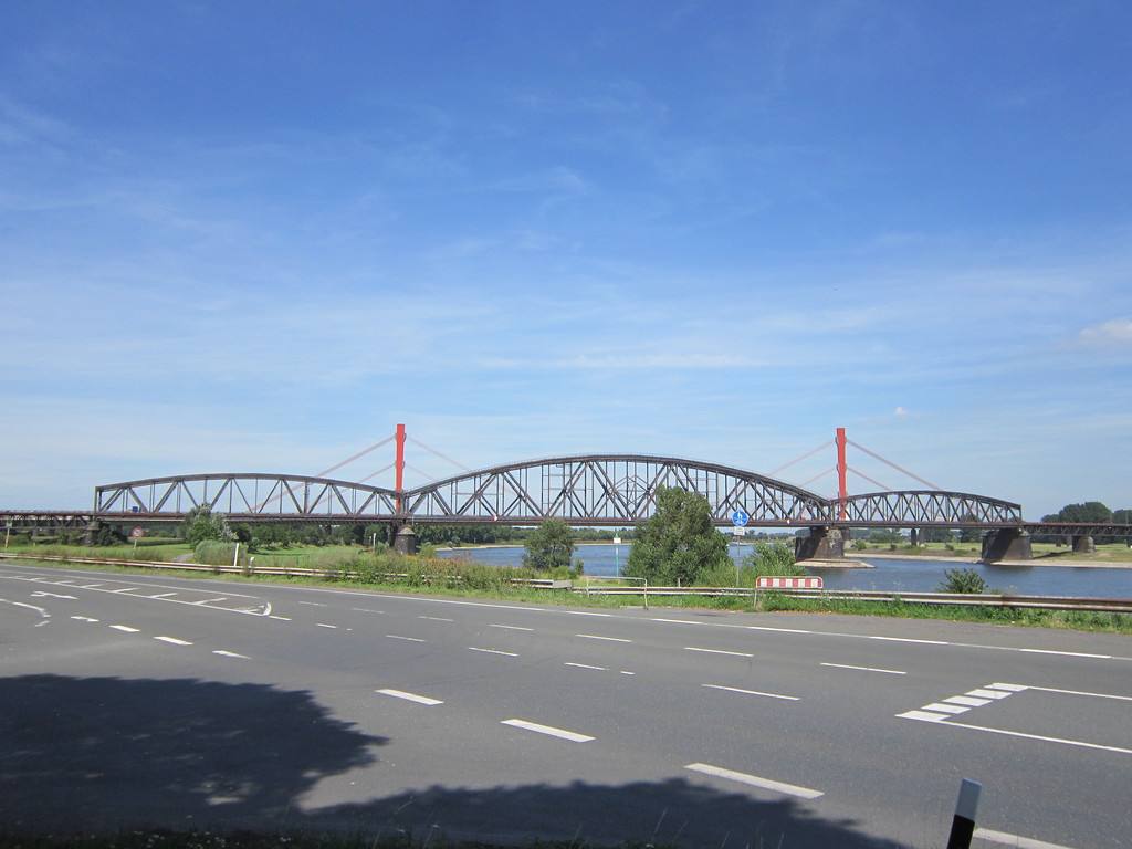 Haus-Knipp-Brücke bei Baerl von Süden (2012)