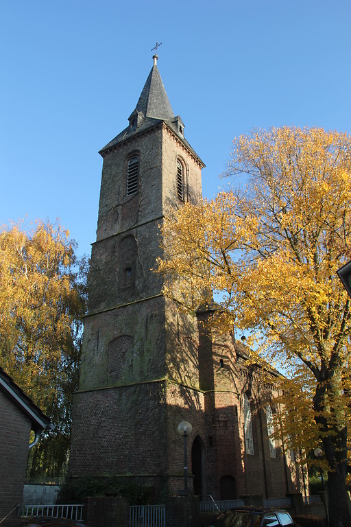 Der Turm der ehemaligen Garnisons- und heutigen evangelischen Kirche in Kleve-Schenkenschanz (2015)