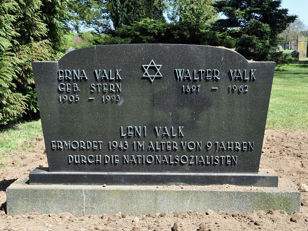 Der Grab- und Gedenkstein der Familie Valk auf dem neuen jüdischen Friedhof in Goch (2016).