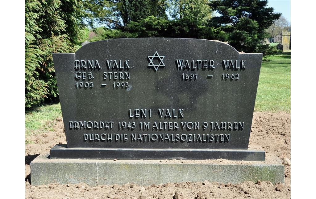 Der Grab- und Gedenkstein der Familie Valk auf dem neuen jüdischen Friedhof in Goch (2016).