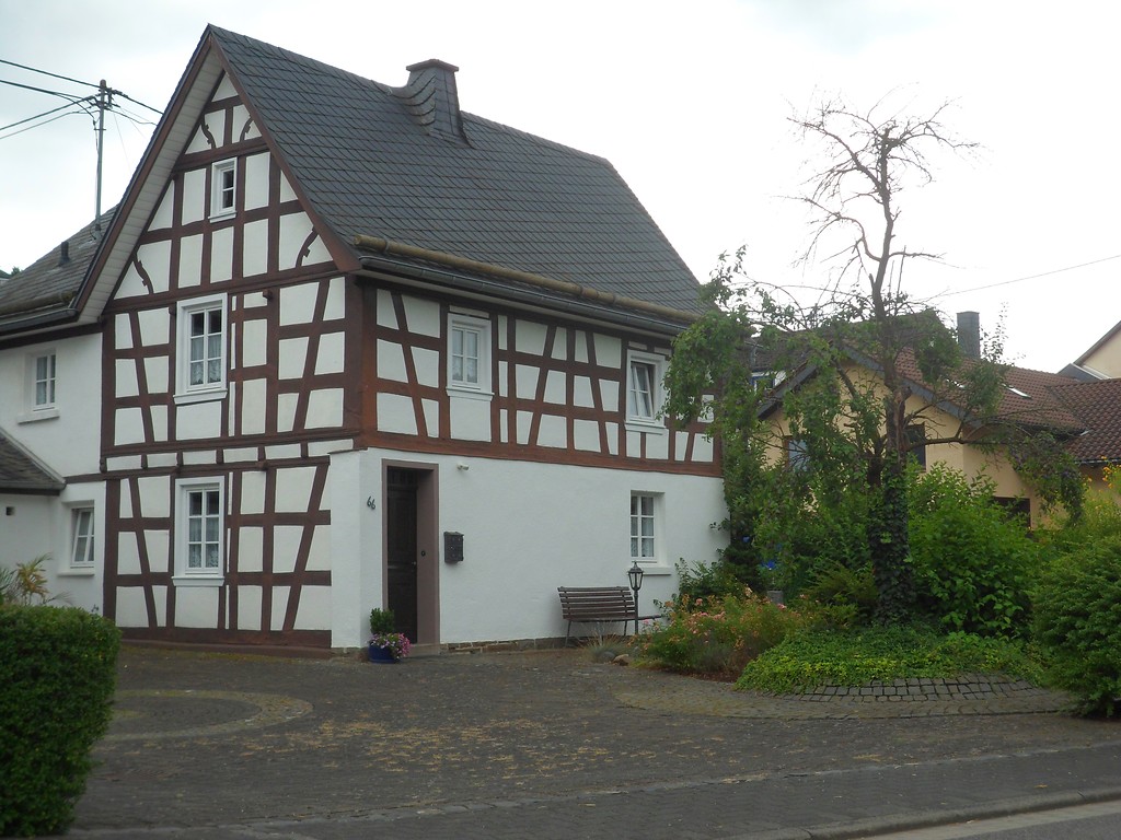 Das Fachwerkhaus "Boden" in der Ortsgemeinde Roßbach (2014).