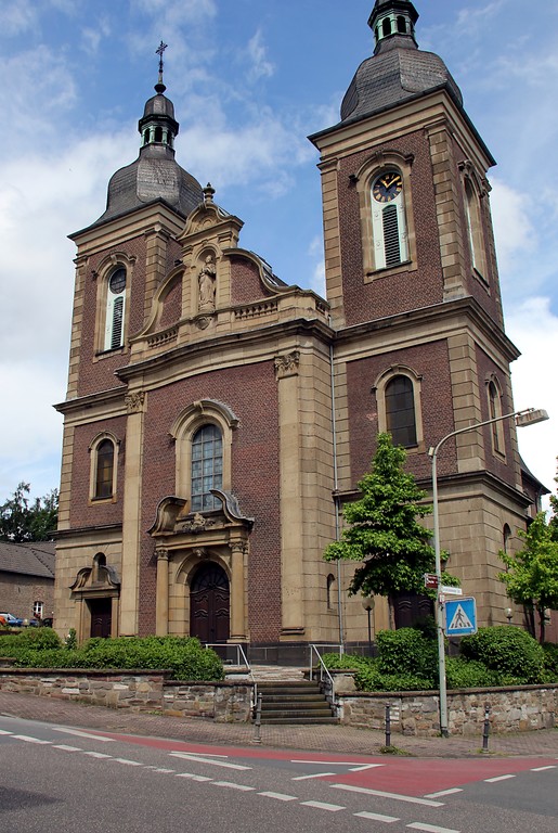 Katholische Pfarrkirche Mariä Himmelfahrt in Herzogenrath (2016)