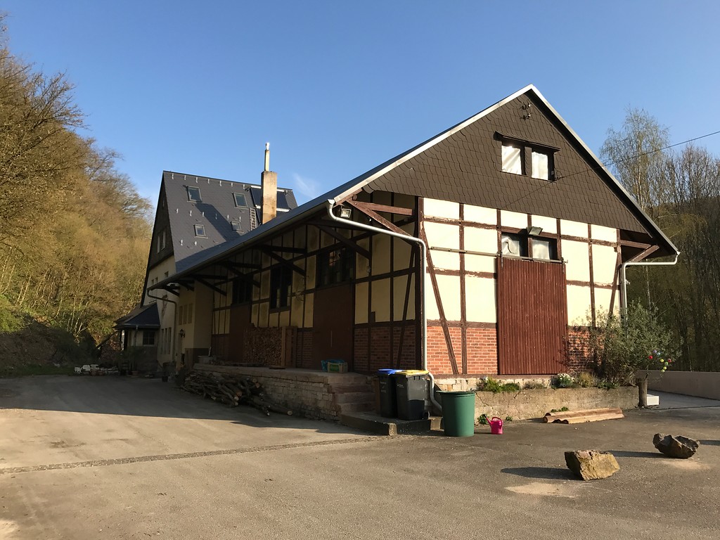 Rückseite des Bahnhofs "Stromberger Neuhütte" bei Seibersbach (2017)