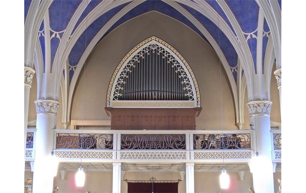Orgelprospekt der Stumm-Orgel in der Pfarrkirche in Treis (2012)