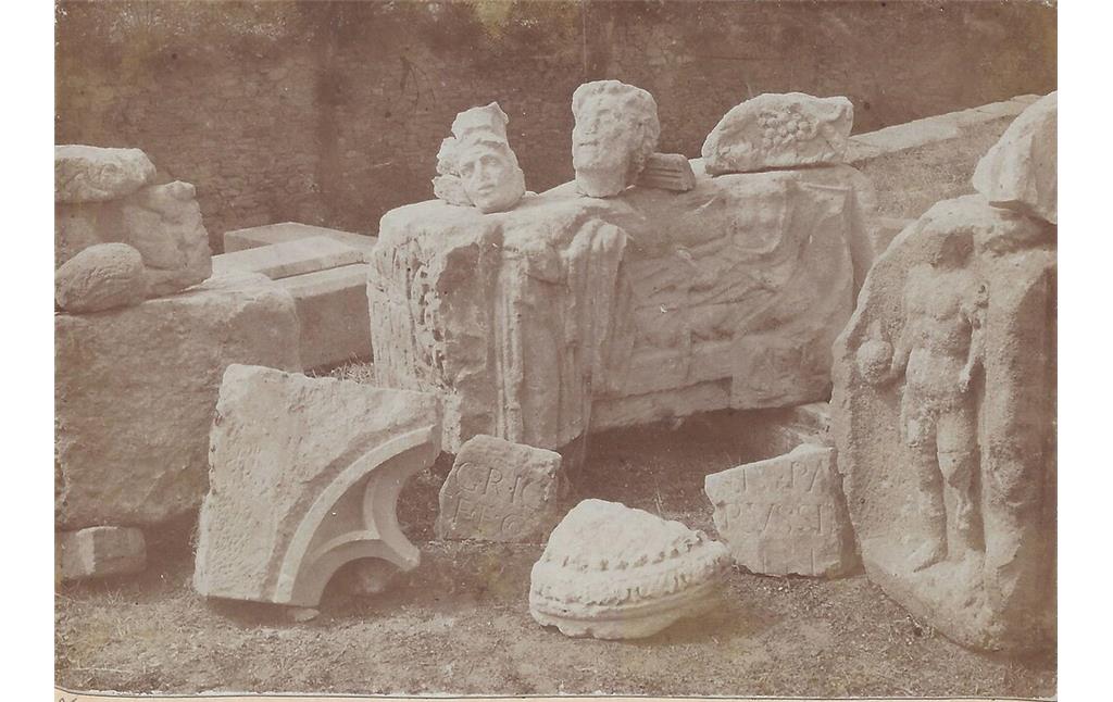 Römische Funde, die beim Bau der Evangelischen Kirche in Hottenbach gemacht wurden (1903)