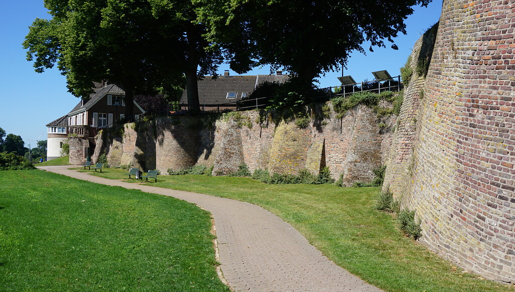 Rees. Stadtmauer beim Rondell Am Bär (2022)