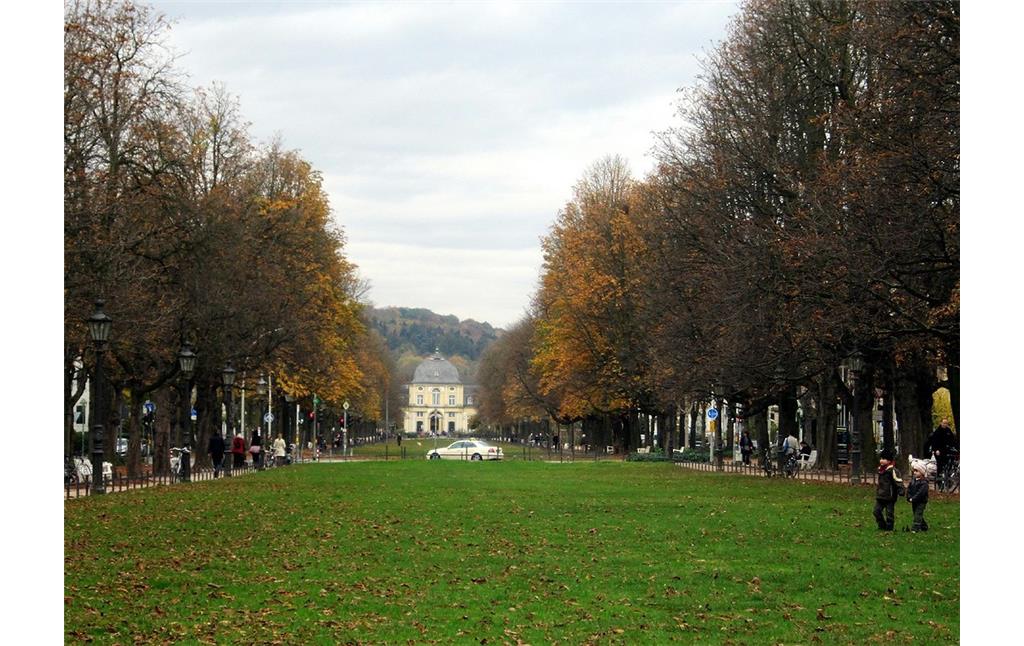 Poppelsdorfer Allee in Bonn (Blick von der Baumschulallee Richtung Schloss, 2012)