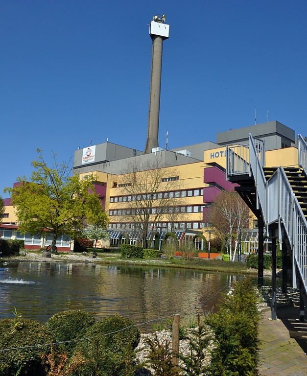 Früheres Atomkraftwerk "Schneller Brüter" Kalkar, Blick auf die Hotelanlagen im heutigen Freizeitzentrum "Wunderland Kalkar" (2016).