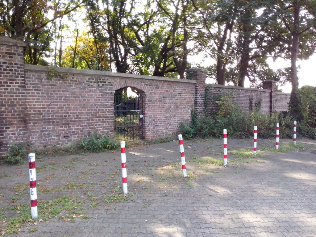 Eingangsbereich des jüdischen Friedhofs in Köln-Mülheim (2013)