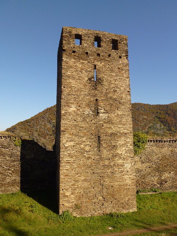 Insgesamt weist der Michelfeldturm II in Oberwesel bei einer Breite von 8 Metern eine Höhe von 20 Metern auf. Bei diesem Turm lassen sich in jedem Geschoss zu allen Seiten Schießscharten zur Verteidigung ausmachen (2016).