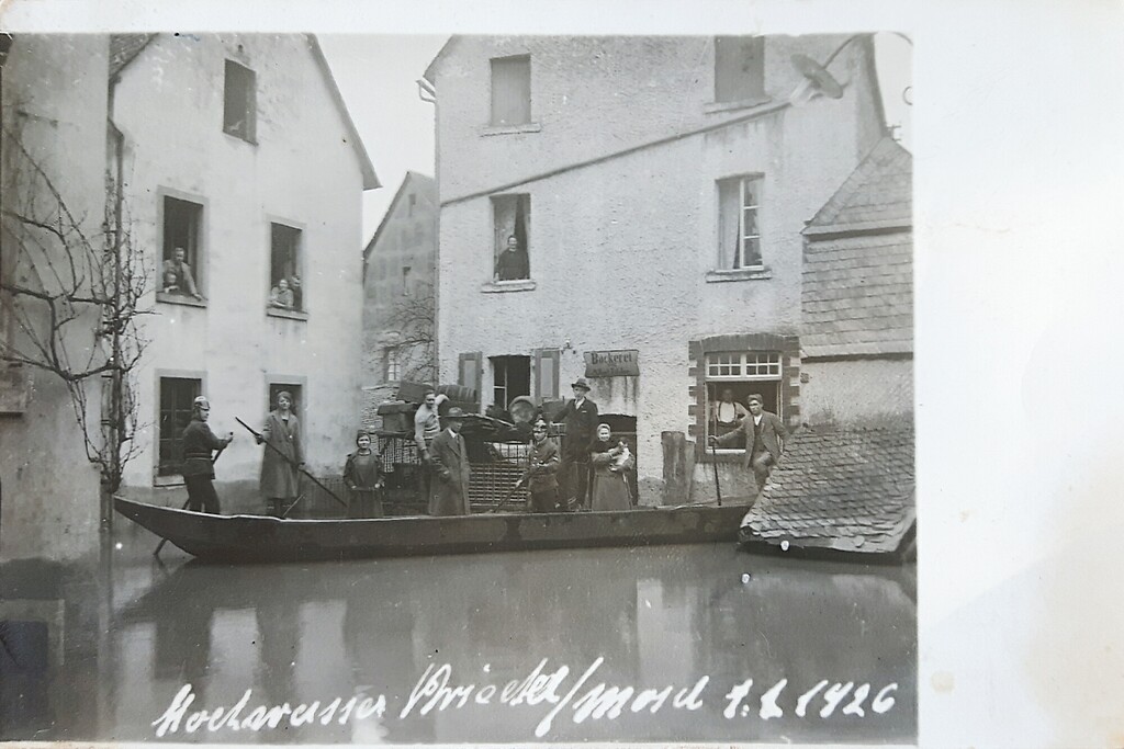 Boote als Fortbewegungsmittel beim Hochwasser (1926)