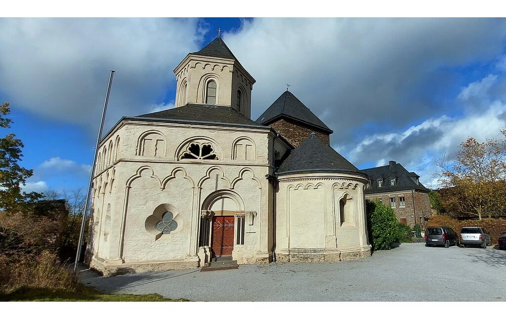 Die spätromanische Matthiaskapelle auf dem Areal der Koberner Oberburg (2021).