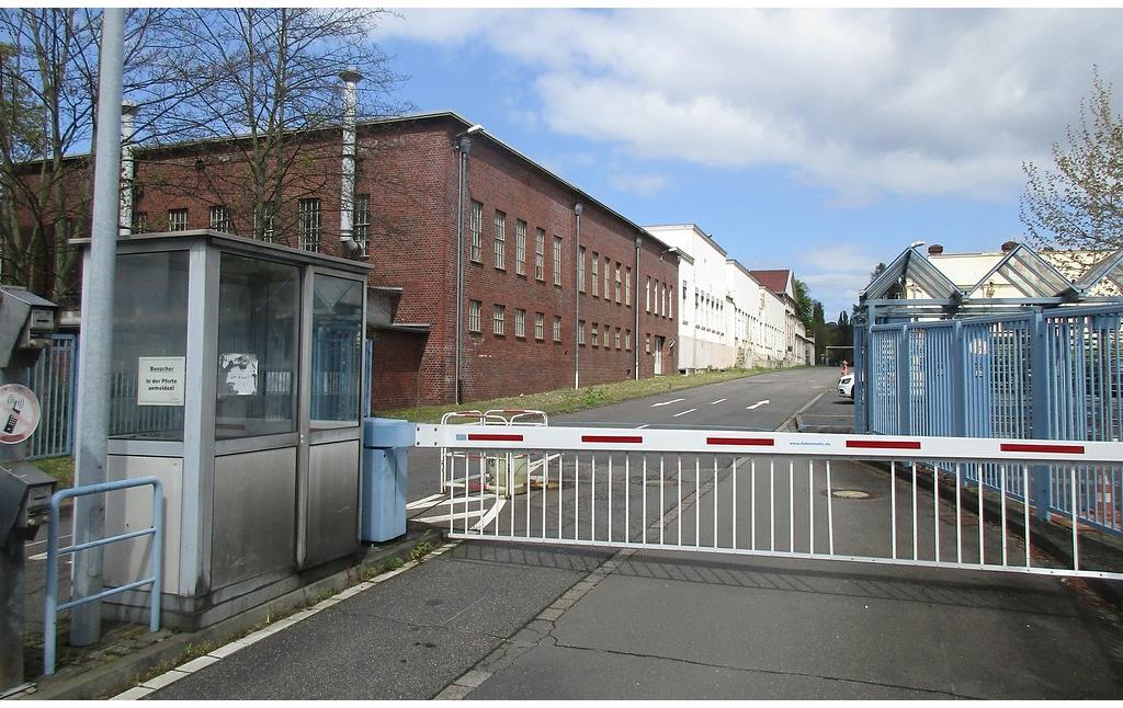 Einfahrt zum Gelände der früheren Zündhütchenfabrik "Züfa" bei Troisdorf, zuletzt bis 2004 Dynamit Nobel AG (2017).