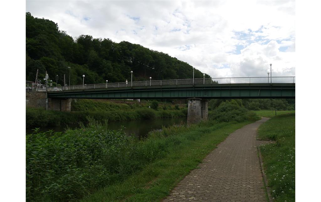 Südseite der Straßenbrücke in Villmar-Aumenau (2017)