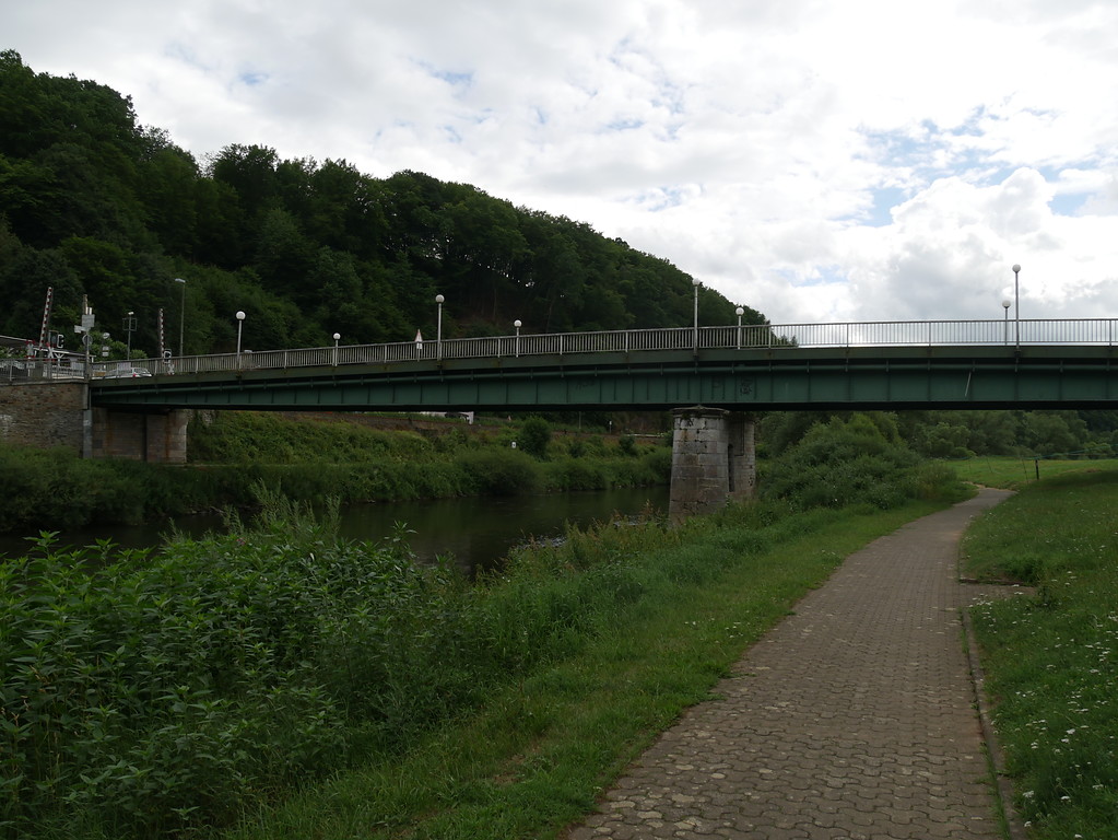 Südseite der Straßenbrücke in Villmar-Aumenau (2017)