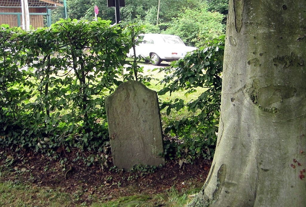 Grabstein des Judenfriedhofs Matthias-Claudius-Weg in Bornheim-Walberberg (2013)