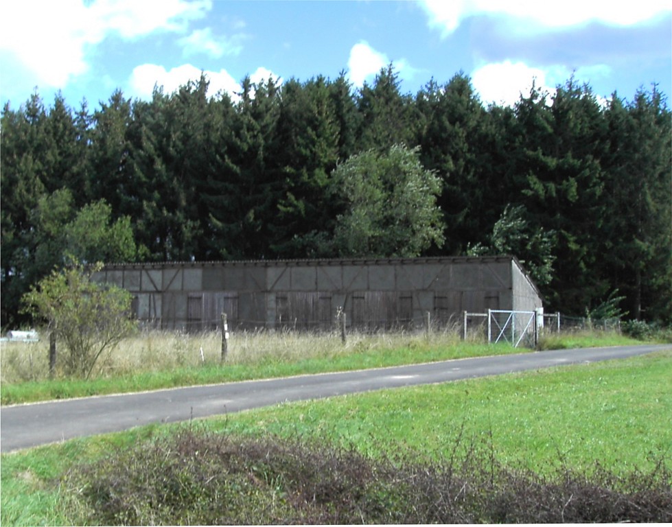 Gerätescheune der Landwirtschaftlichen Lehr- und Versuchsanstalt in Borler bei Kelberg (2007).