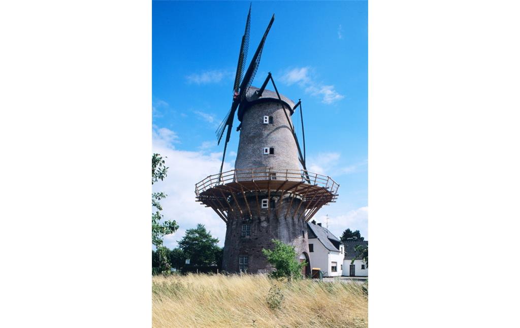 Die Kriemhild-Windmühle in Xanten (2001)