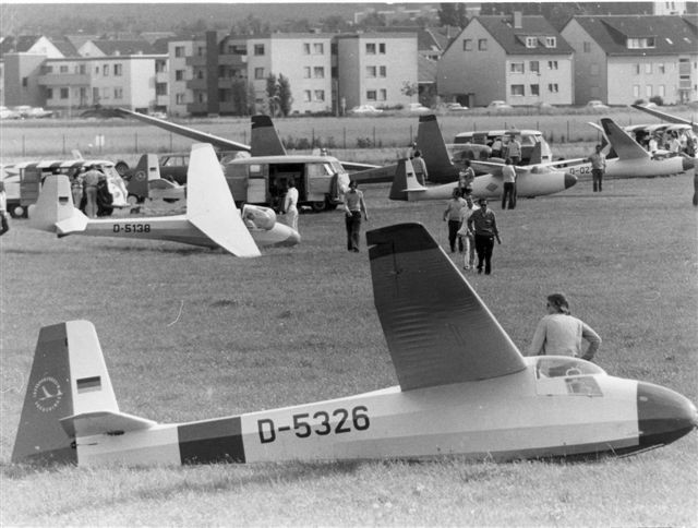 Segelflieger auf dem Hangelarer Flugplatz bei Sankt Augustin in den 1970er Jahren.