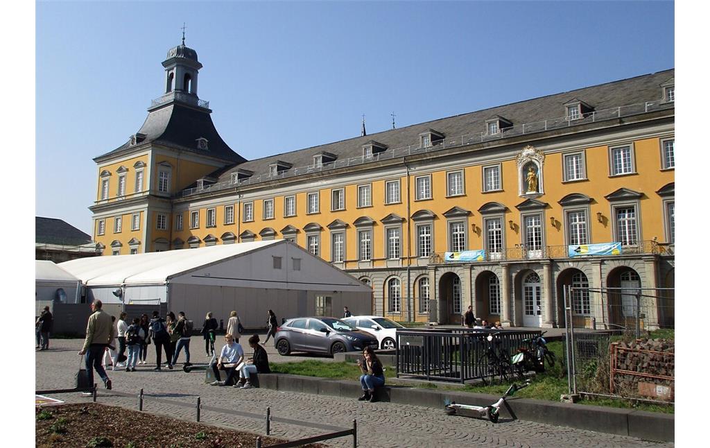 Der Westflügel des Hauptgebäudes der Rheinischen Friedrich-Wilhelms-Universität Bonn, vormals Kurfürstliches Schloss (2022).