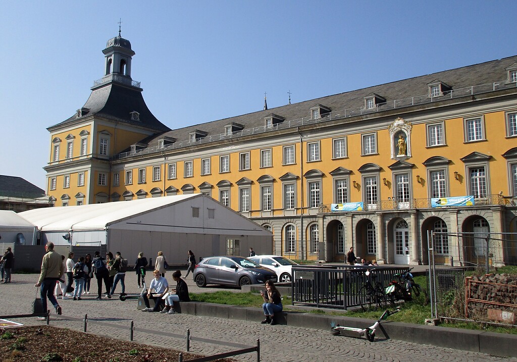 Der Westflügel des Hauptgebäudes der Rheinischen Friedrich-Wilhelms-Universität Bonn, vormals Kurfürstliches Schloss (2022).