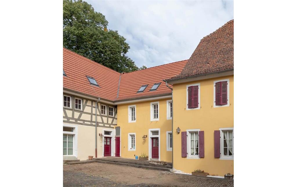 Der im barocken Stil erbaute hintere Teil des Münzhofes in Kirchheimbolanden von der Hofseite aus gesehen (2020)