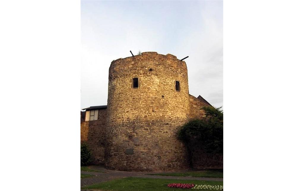 Der Kanonenturm als Teil der Stadtbefestigung von Ahrweiler (2014)
