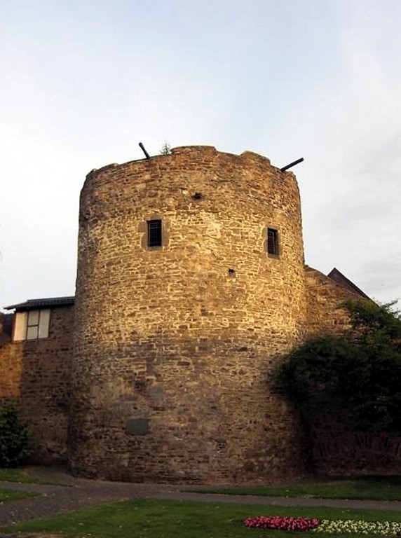 Der Kanonenturm als Teil der Stadtbefestigung von Ahrweiler (2014)