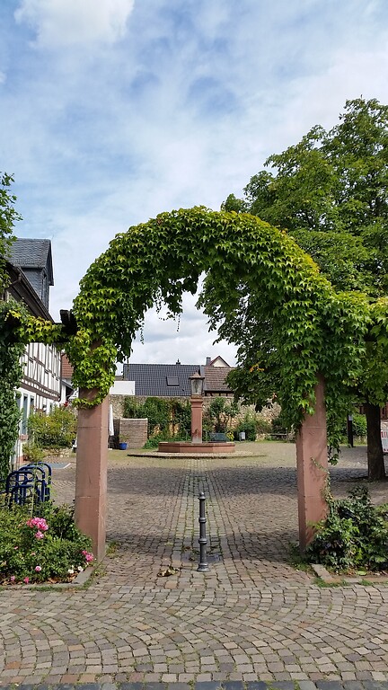 Das symbolische Tor zum Rheingau in Wicker (2020)