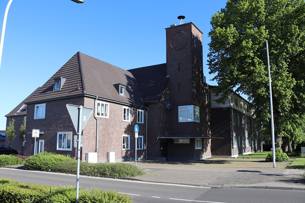 Ehemalige katholische Volkschule und Hauptschule Boscheln (2021)